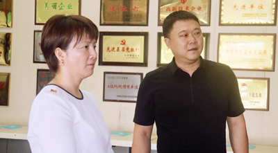 望城区委常委、组织部部长黄燕一行莅临冰溪调研指导